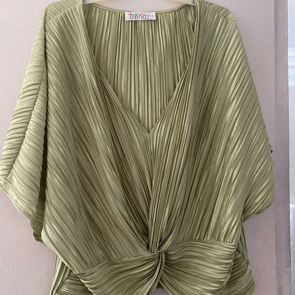 Top - Picture 2 of 3